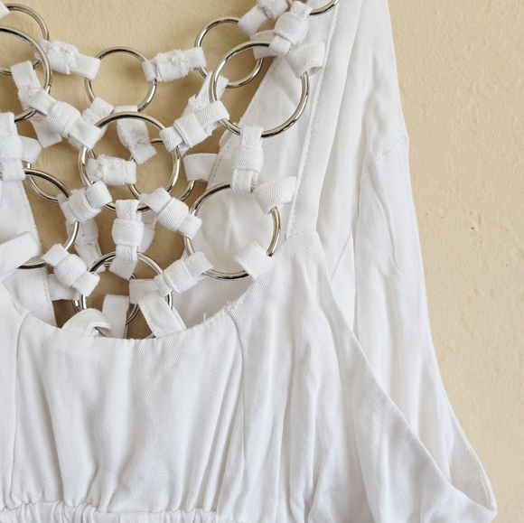 Millau White Circle Cage Detail Chain Link Neckline Romper Size Small NWT - Picture 7 of 13